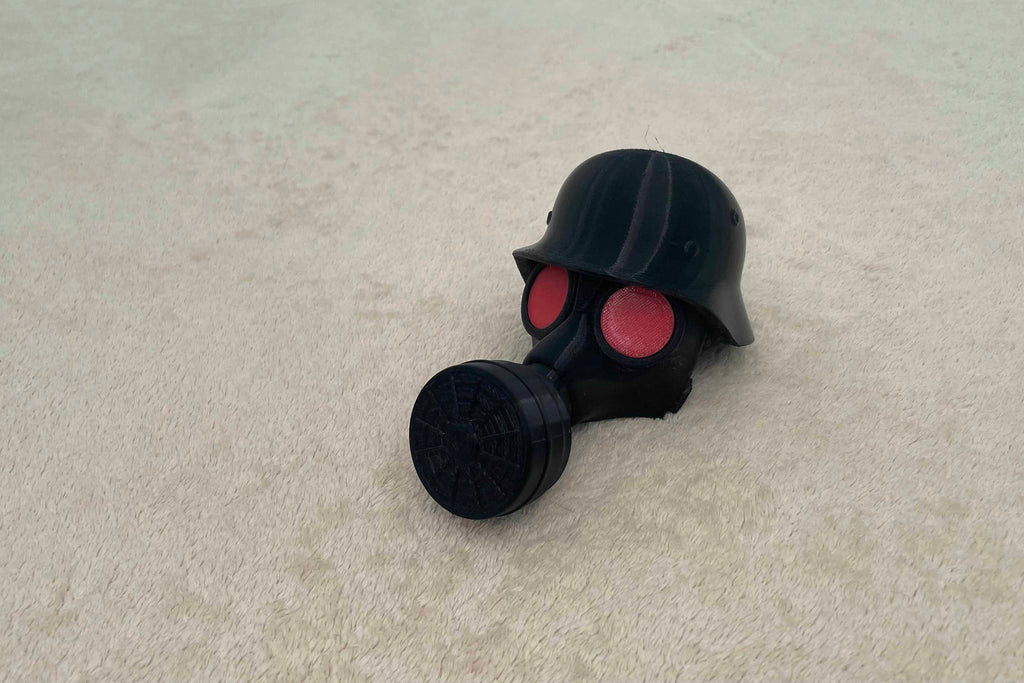 Plynová maska  -  ozdoba na ťažné auta