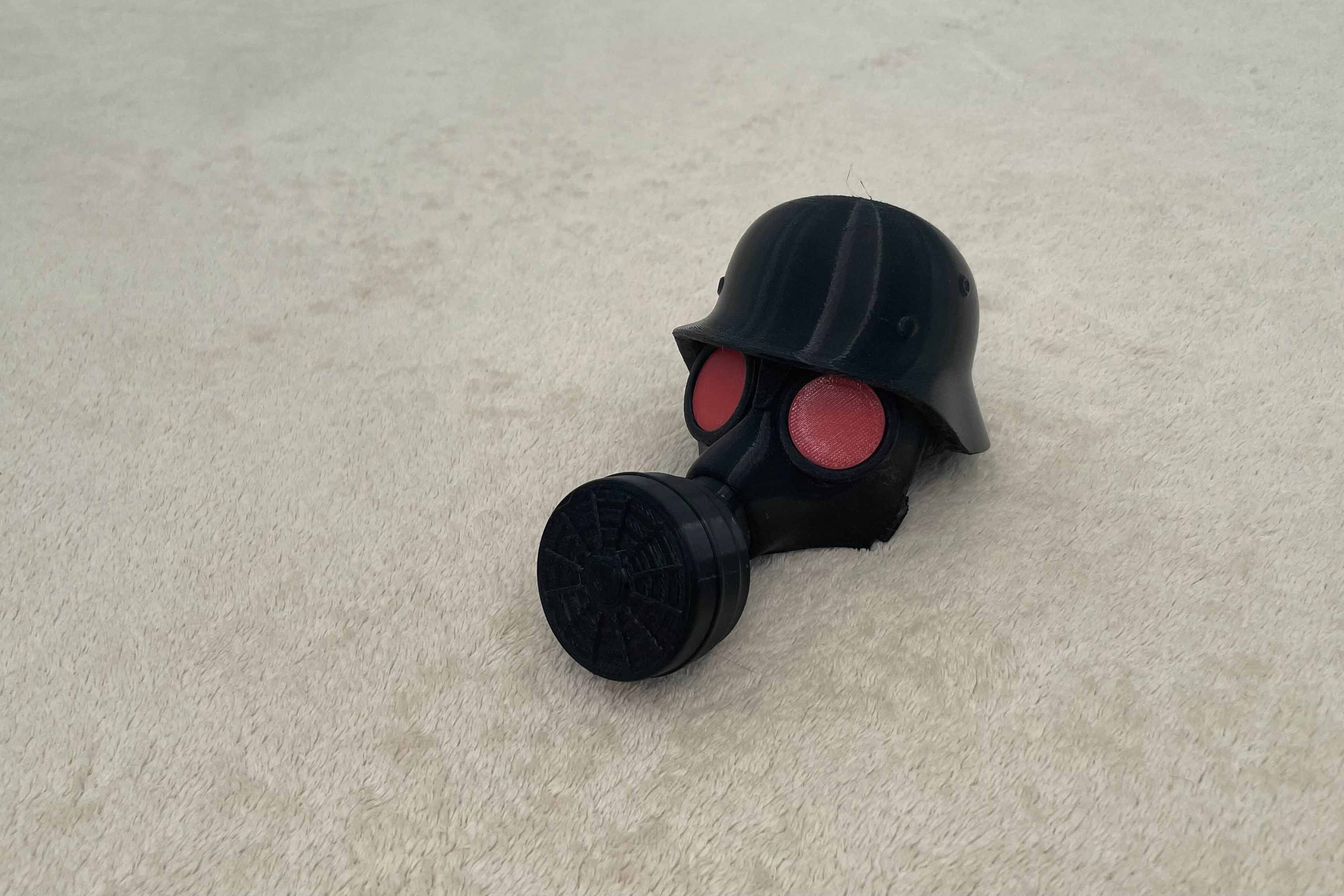 Plynová maska  -  ozdoba na ťažné auta